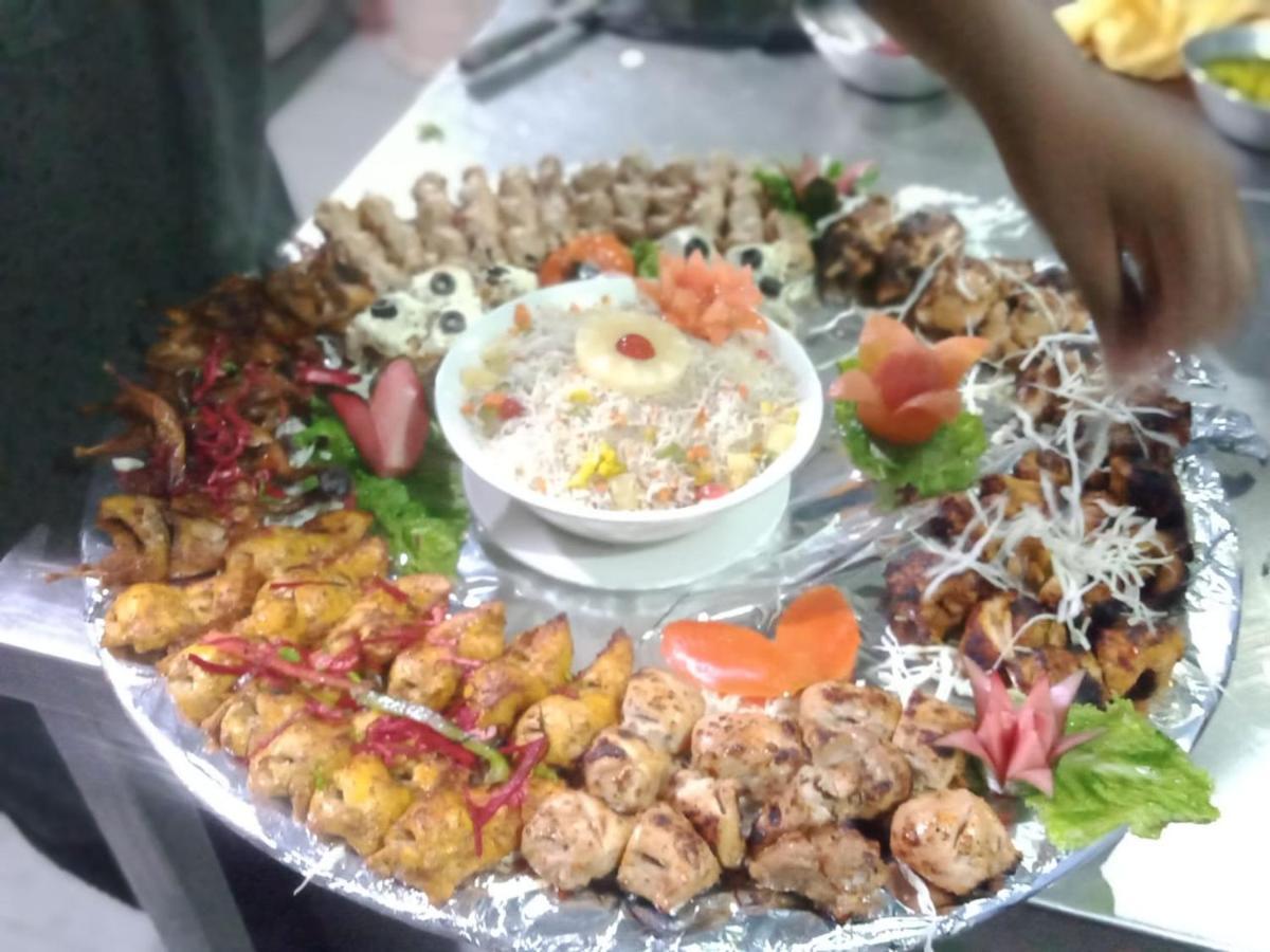 Shahi Palace Hotel Chichawatni Ngoại thất bức ảnh